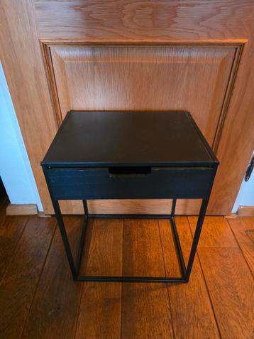 2 Zwarte Nachtkastjes Hout & Metaal
