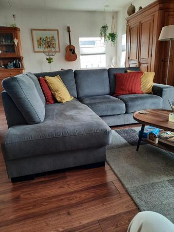 Grijze hoekbank / bankstel met eiland gratis af te halen!