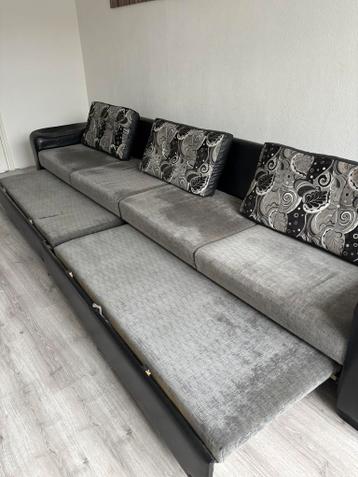 Bank leer 4 meter recht slaapbank 2delig. Gratis afhalen