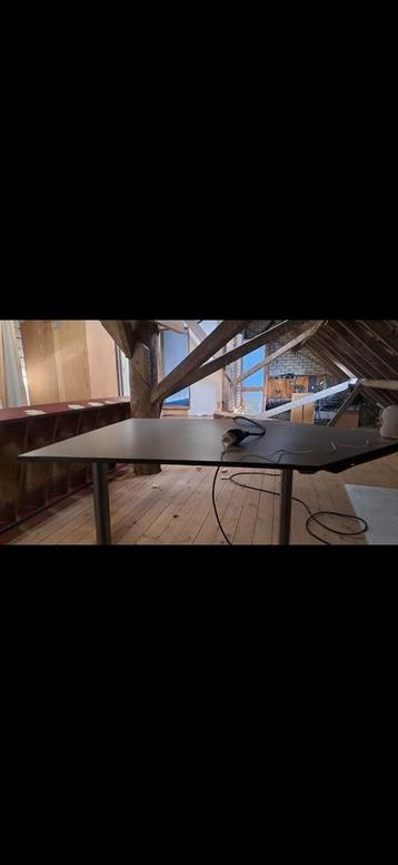 Bureau 80x80 cm - Gratis af te halen in Coevorden