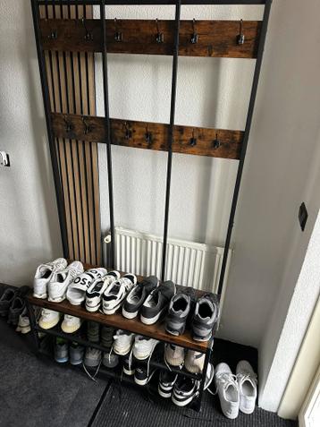 Kapstok met bankje en schoenenrek