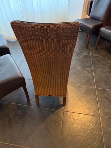 6 eettafelstoelen  GRATIS