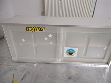 Muurkast met schuifdeuren