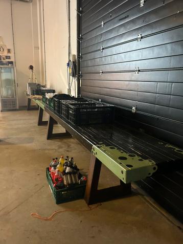 Gratis Industriële tafel - stalen onderstel