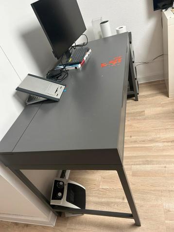 Bureau, gratis af te halen.