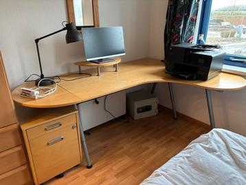 Bureau met ladenkast