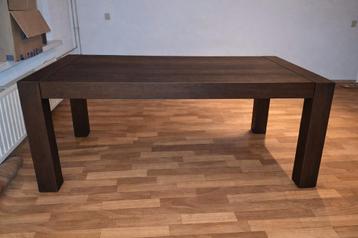 Gratis Eettafel en TV Kastje