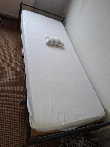 GRATIS 1 persoons metalen bed industrieel