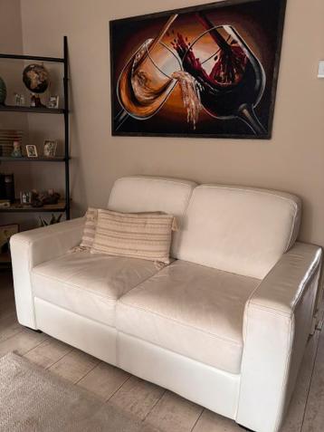 21-02 ophalen! Twee wit lederen banken van  Chateaux d’ax.