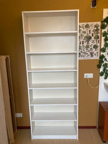 Witte boekenkast