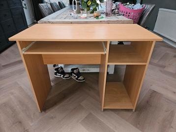 Bureau met opbergruimte