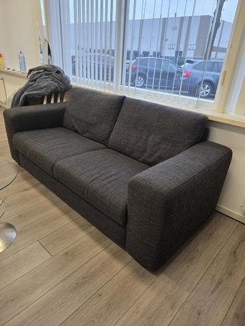 Grijze tweezitsbank gratis ophalen