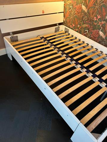 Wit bed 140x200 gratis af te halen