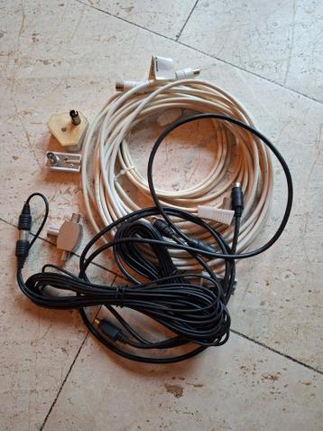 Diverse kabels en connectoren