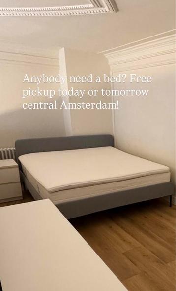Bed met matras, topmatras, 2 kasten en kledingkast