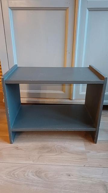 GRATIS: Houten nachtkastje.