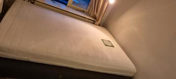 Stevig matras 140x200 met afritsbare hoes