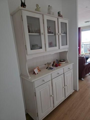 Mooie buffetkast ophalen zaterdag 14e 09.00-10.00