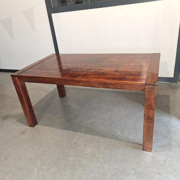 Houten eettafel met 4 leren stoelen - GRATIS