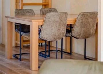 Eikenhouten eettafel