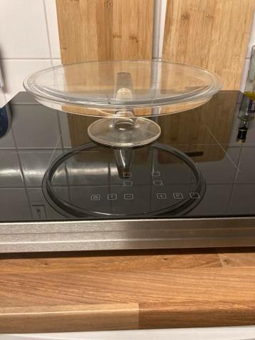 Taartplateau met hele kleine  beschadeging aan de onderkant