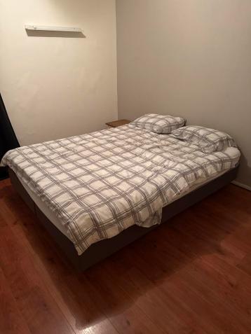 Gratis: Boxspring 140x200 met matras - Goede staat!