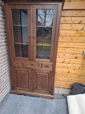 Houten buffetkast, 2 meter hoog 1 meter breed 42 cm diep