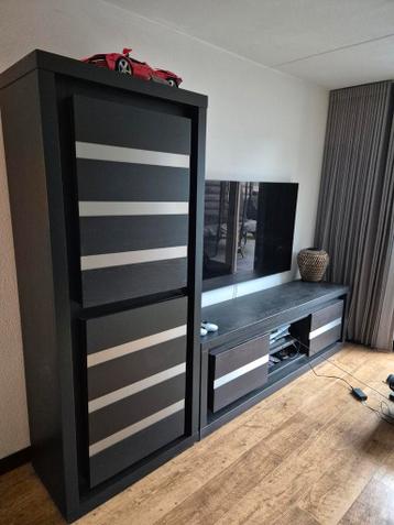 Zwarte kast en tv-meubel - Gratis af te halen!