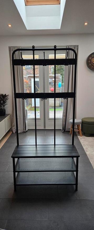 Stijlvolle kapstok met schoenenrek