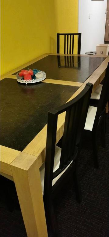 Tafel met verwisselbare panelen