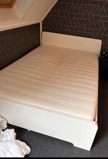 Gratis! Ikea Askvoll bedframe 140cm,  matras & lattenbodem