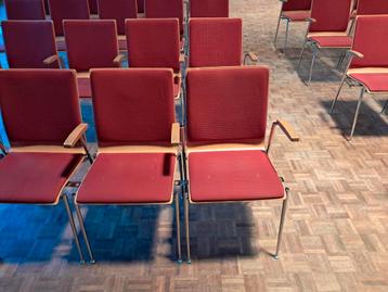 Gezocht rode stoelen