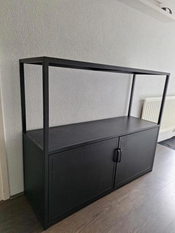 Leuk, simpel zwarte kastje