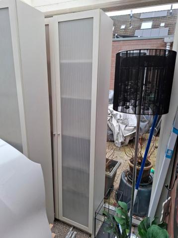 Gratis af te halen: 3 IKEA Billy kasten (beschadigd)