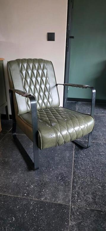 Gratis op te halen deze industriele stoel/fauteuil.
