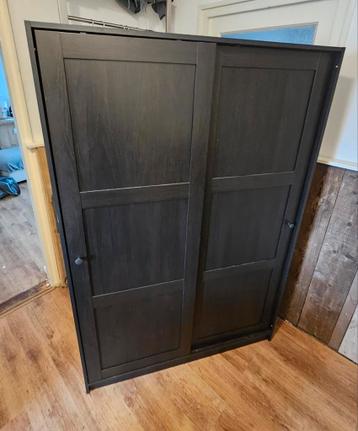 GRATIS IKEA Rakkestad Donkere kledingkast (117x55x176 cm)