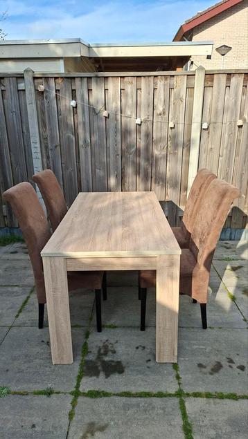 Gratis eettafel en stoelen