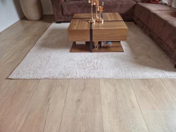 Gratis crèmekleurig vloerkleed