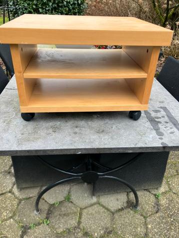 Tv kastje of Nachtkastje of bijzettafel op wieltjes
