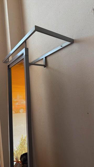 Spiegel met stalen frame