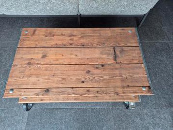 Industriële salontafel op wielen - Opknapper