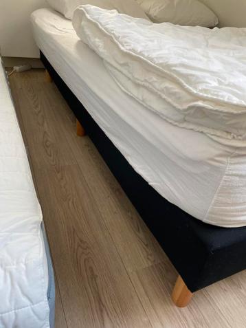 Gratis Boxspring bed 140x200 - Ideaal voor logeerkamer!
