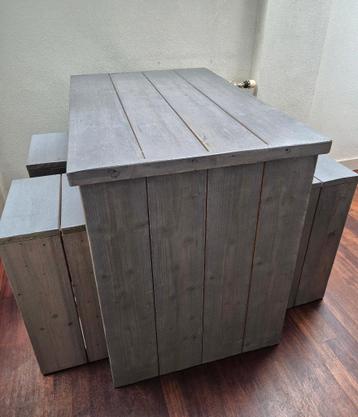 Houten bartafel met 4 krukken