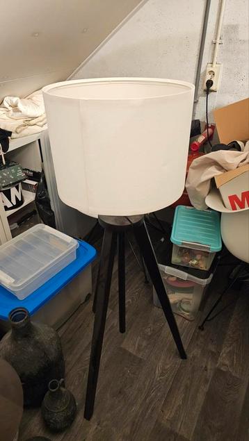 GRATIS > Mooie staande lamp - 150 cm hoog