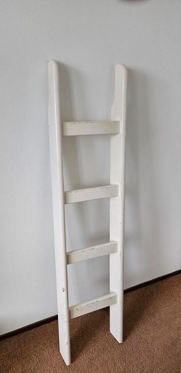 Trapje voor bij een hoogslaper of als decoratie