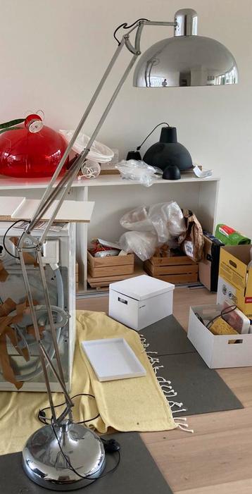 Grote metalen stalamp