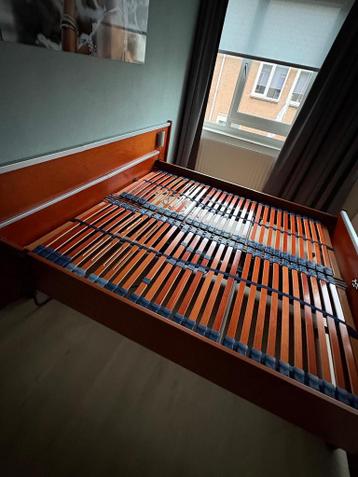 GRATIS 2 persoons verstelbaar bed met nachtkastjes