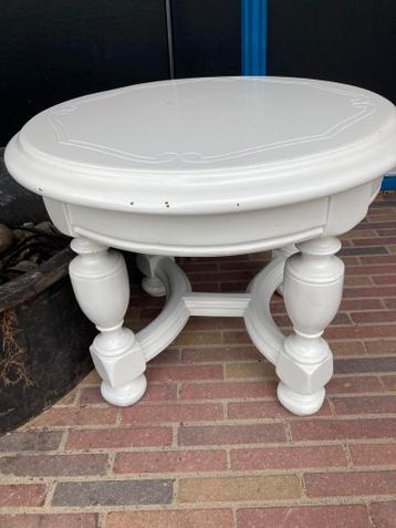 Gratis afhalen: mooi brocante salontafeltje van eikenhout