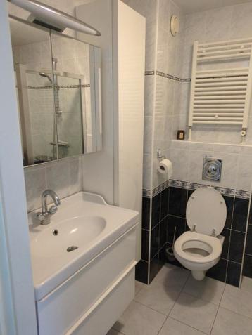 Complete badkamer met douche en bad