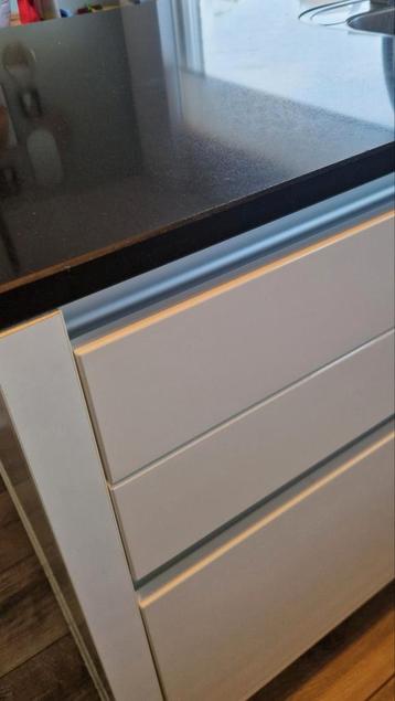 Keuken eiland met granieten blad + combimagnetron